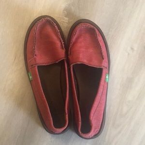 Sanuk slide on shoes